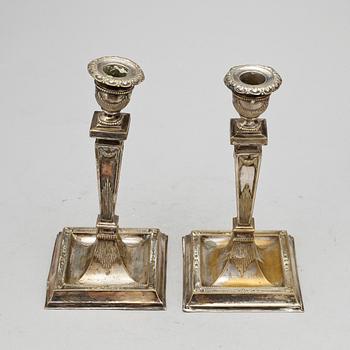 LJUSSTAKAR, ett par, argent haché, 1800-tal.