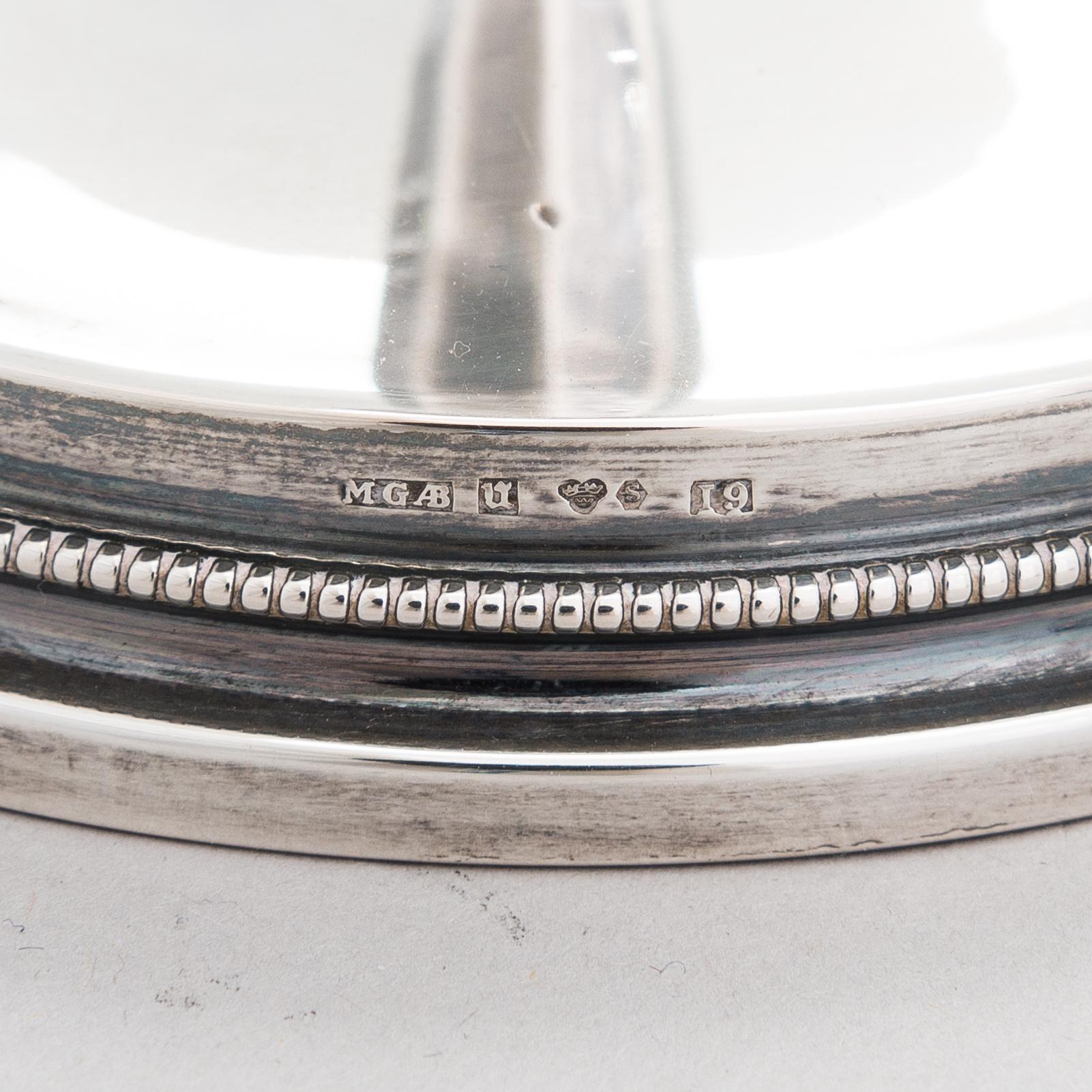 Skål, silver, och ljusstakar, ett par, silver, Sverige 1985 resp. 1959.