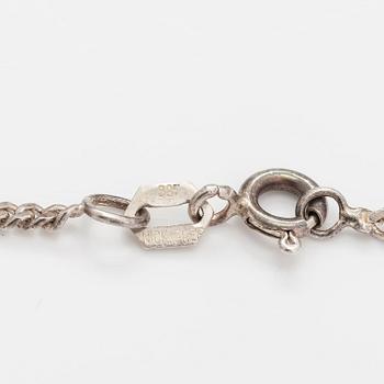 MEDALJONG/HALSBAND, sterling silver, granat.