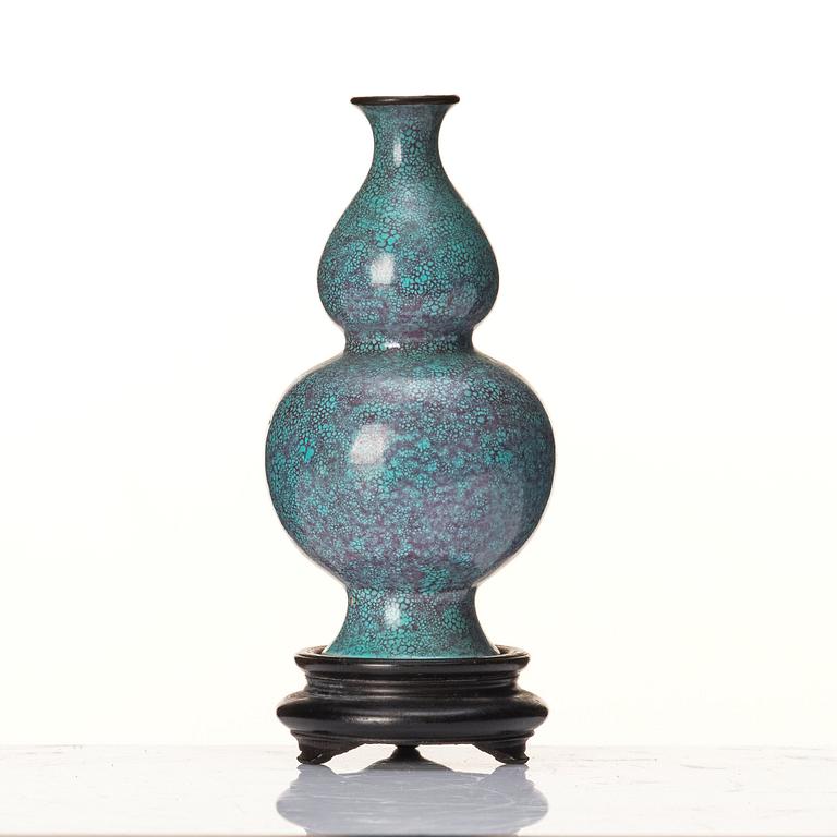 A Chinese double gourd 'robins egg' vase, Qing dynasty, 19th century.