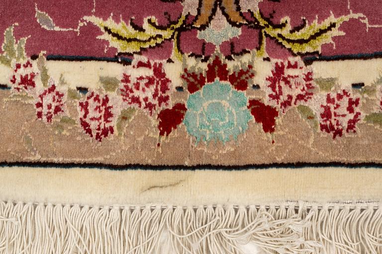 Rug, Tabriz, approx. 290 x 190 cm.