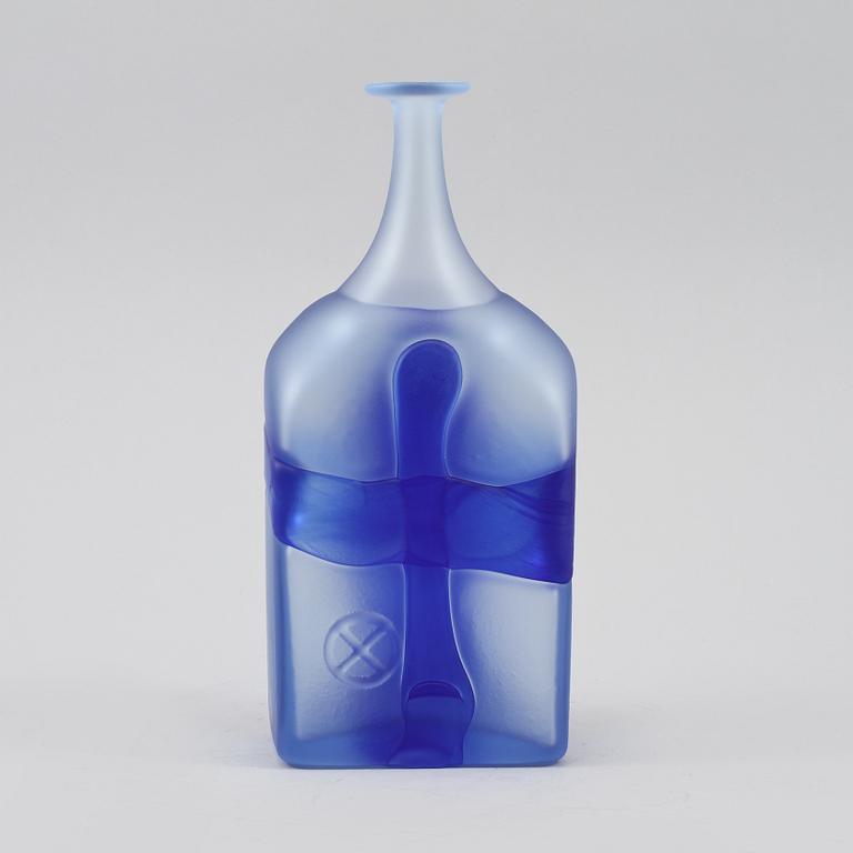 FLASKA, glas, Bertil Vallien, Kosta Boda Atelier, sent 1900-tal.