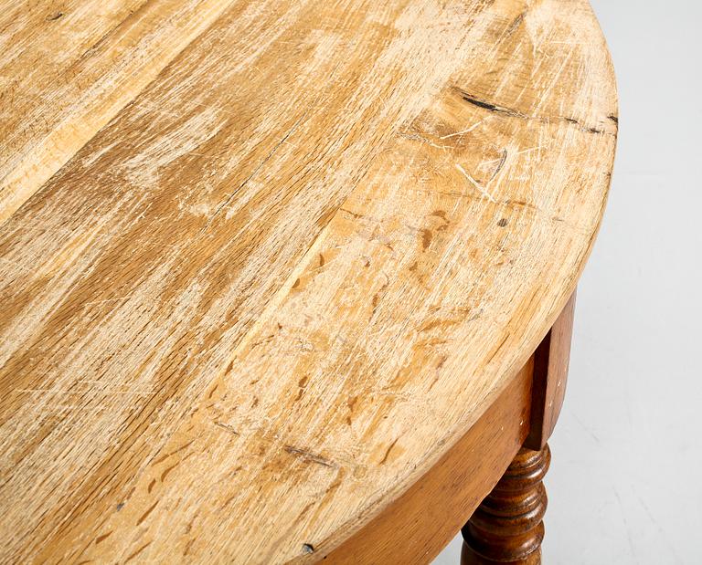 MÅNBORD, ett par, nyrenässans, omkring sekelskiftet 1800/1900.