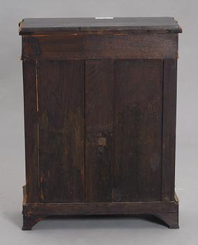 SKÅP, Louis XVI-stil, omkring 1900.