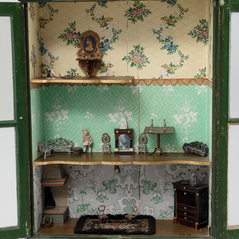 An 18th century cabinet / doll's house.