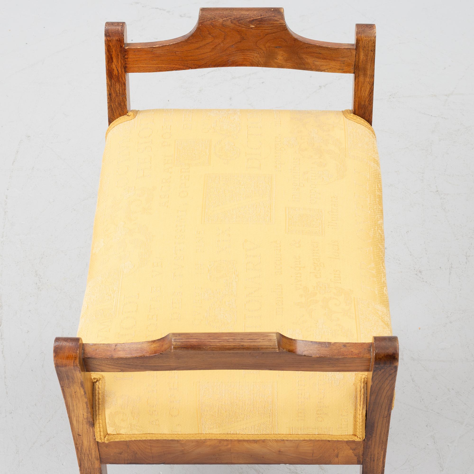 A pair of banquettes, 19th century.