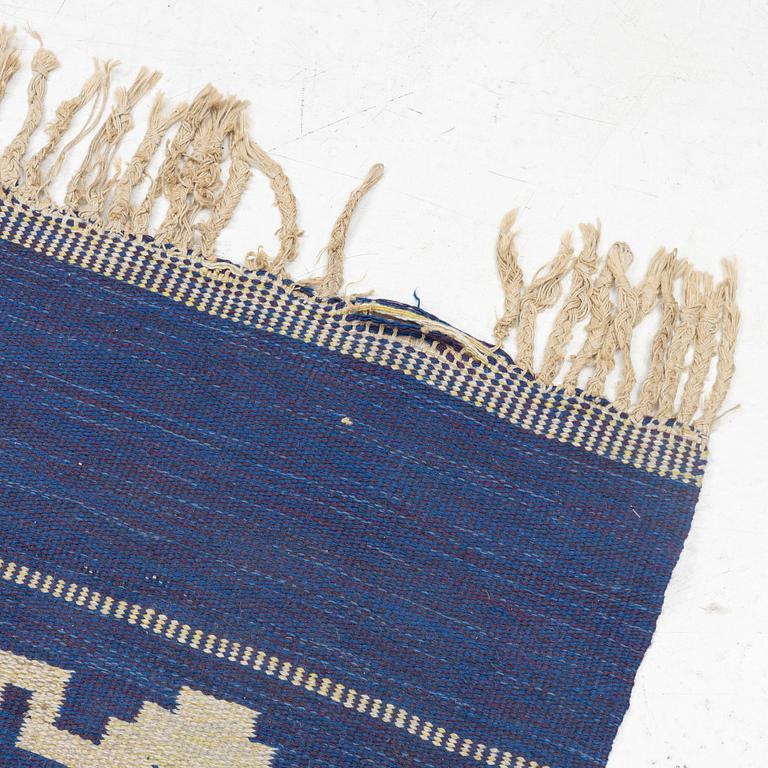 A flat weave, mid 20th Century, circa 293 x 187 cm.