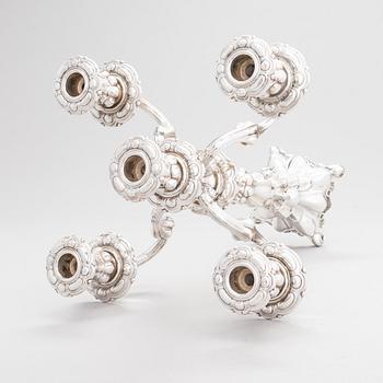 Kynttelikkö, hopeaa, Kultakeskus, Hämeenlinna 1987-88.