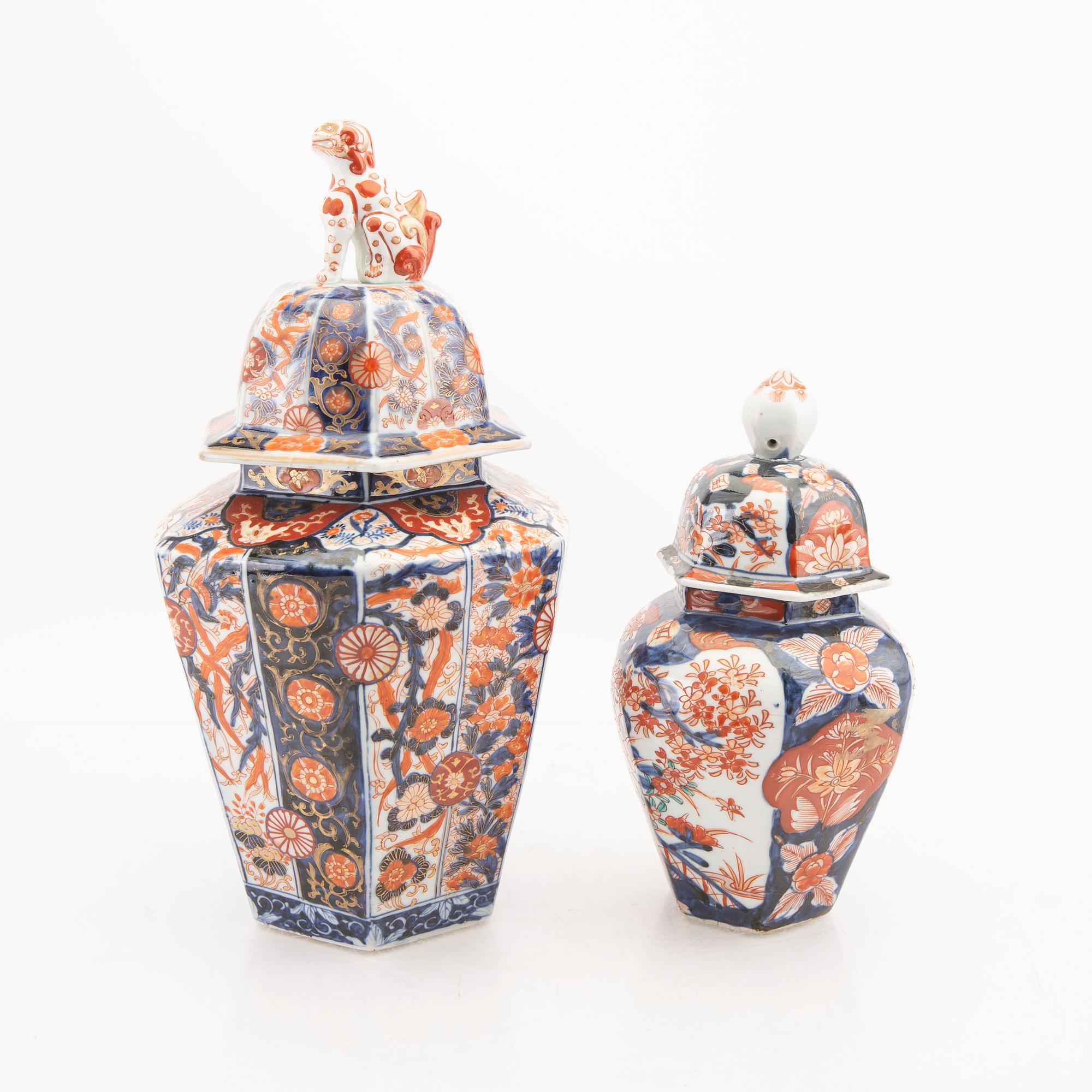 Urnor och vaser 7 dlr Japan Imari 18/1900-tal porslin.