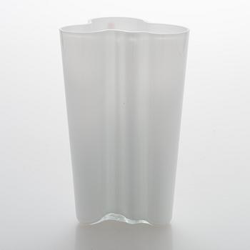 Alvar Aalto, A '201' vase marked Iittala.