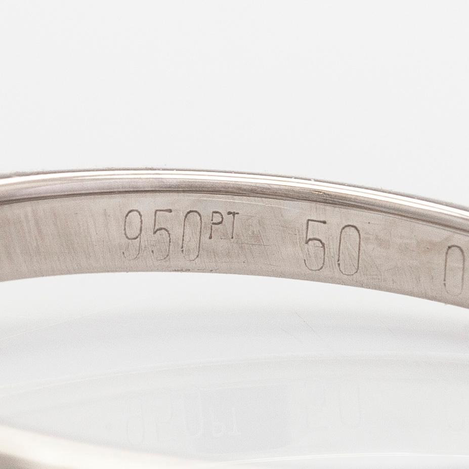 Cartier, ring, platina med briljantslipad diamant ca 0.46 ct. Med GIA dossier.