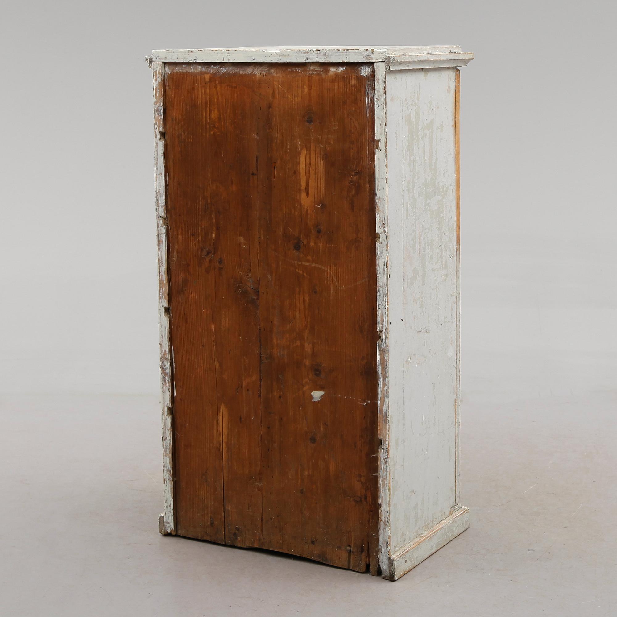KOLONNSKÅP, 1800-talets mitt.