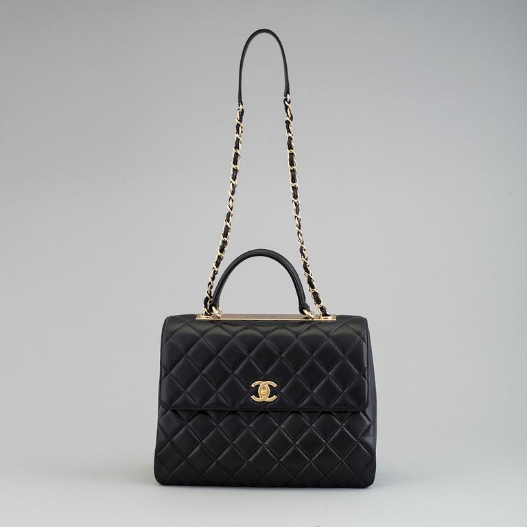 A bag by Chanel, "Grand sac à rabat avec poignée" 2017.