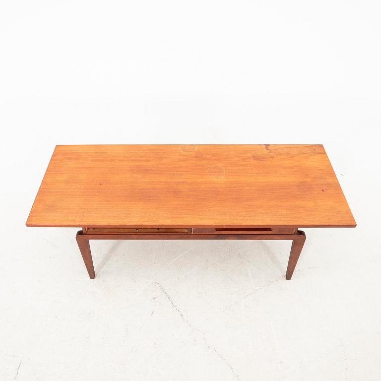 A teak coffee table from the middle of the 20th century.
