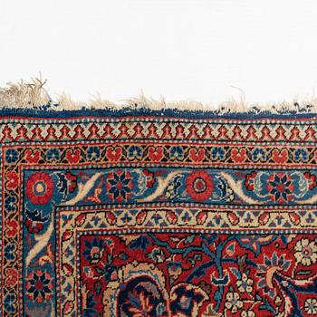 A carpet, semi-antique, Kashan, ca 443,5 x 314,5 cm.