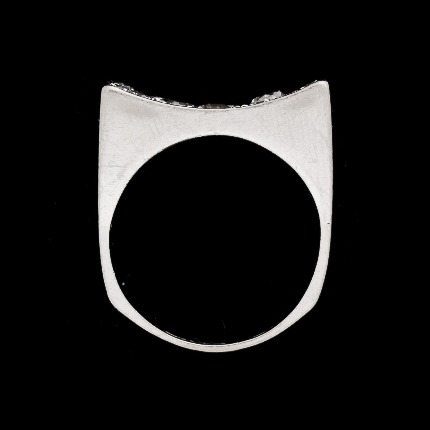 RING, 18k vitguld med briljantslipade samt gammalslipade diamanter, ca 1,58 ct enligt gravyr. Vikt ca 10,5g.