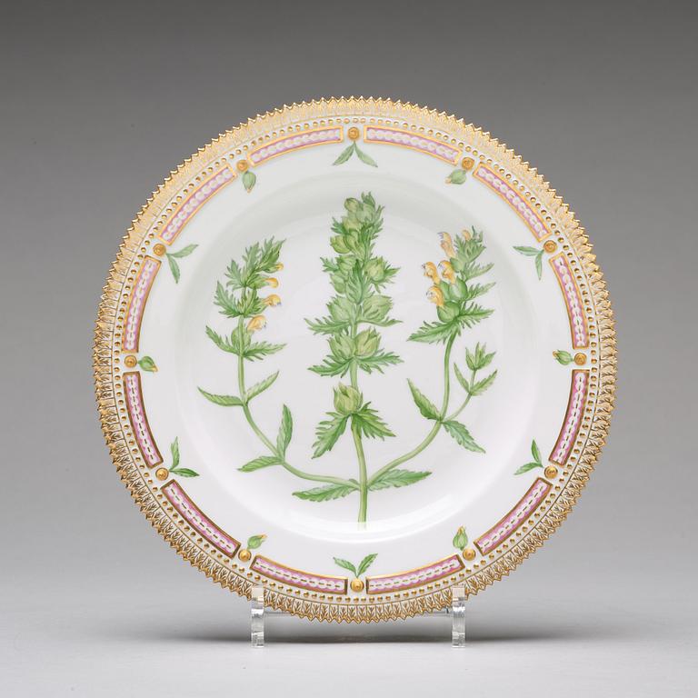 A set of 12 Royal Copenhagen "Flora Danica" dinner dishes, Denmark, 20th Century.