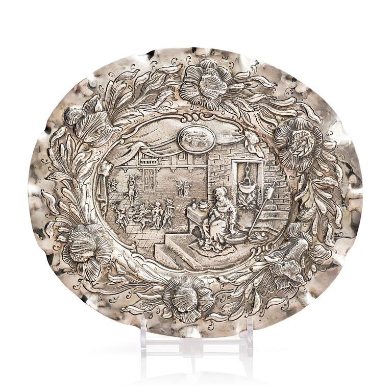 Presenterfat, silver, barockstil, fantasistämplar, möjligen Hanau, omkring år 1900.