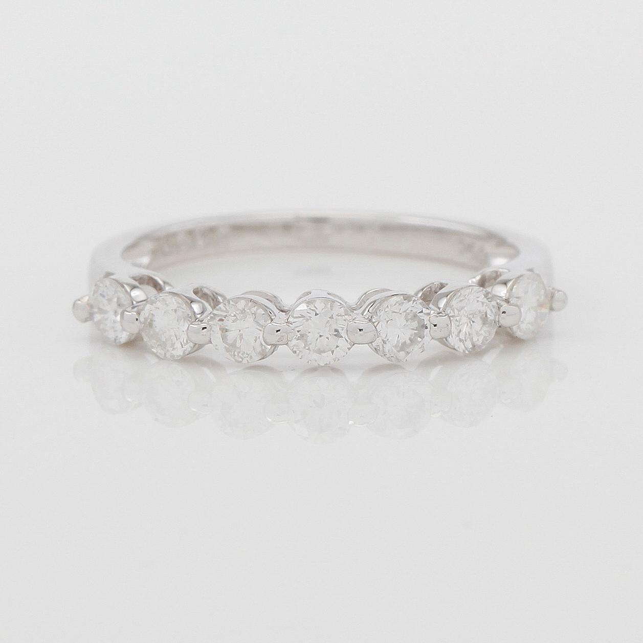 RING, 18K vitguld och diamanter tot ca 0.60 ct.