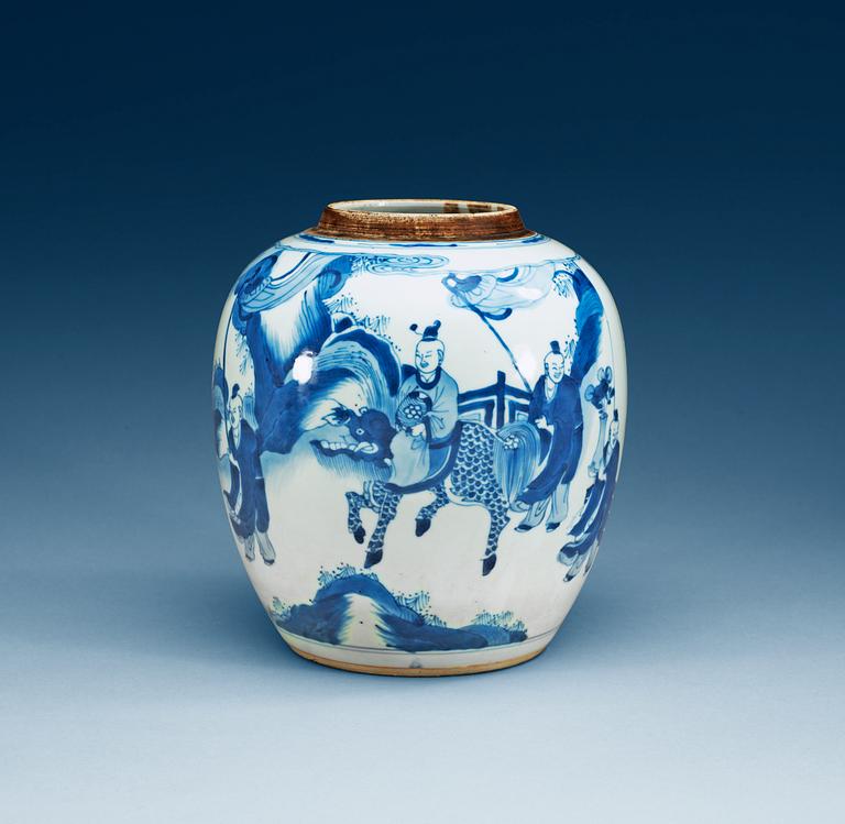 A blue and white jar, Qing dynasty, Kangxi (1662-1722).