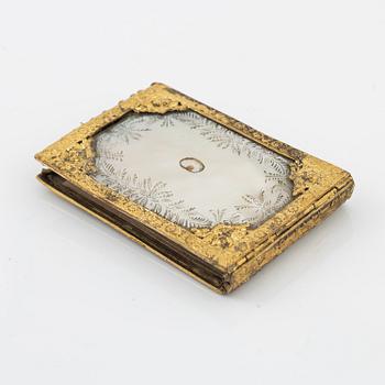 A gilt metal and mother-of-pearl pocket calendar, early 20th Century.