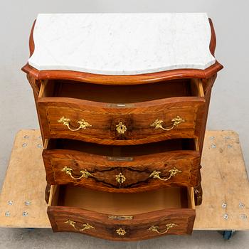 Byrå nyrenässans signerad och daterad 1905.