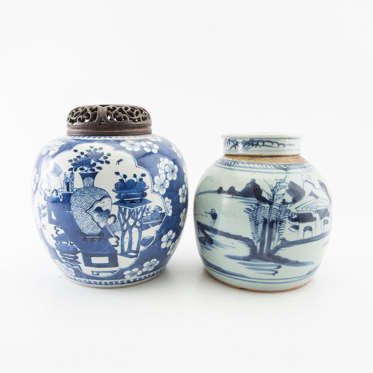 Urns 2 pcs China 19th century porcelain.
