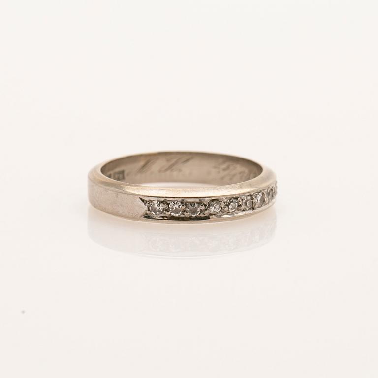 Ring, 18K vitguld med briljanter, K&EC, Göteborg 1965.