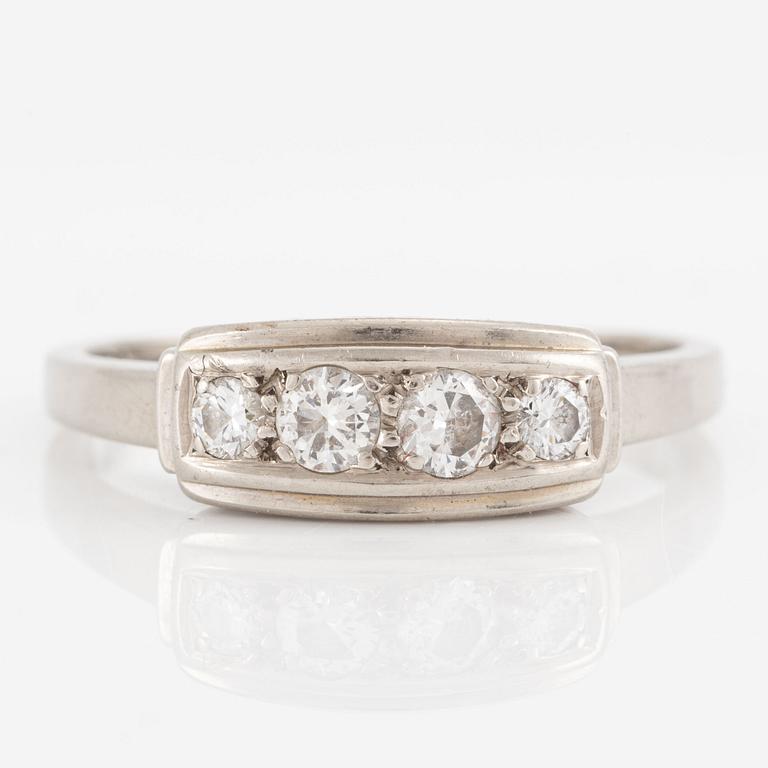 Ring, 18K white gold with four brilliant-cut diamonds.