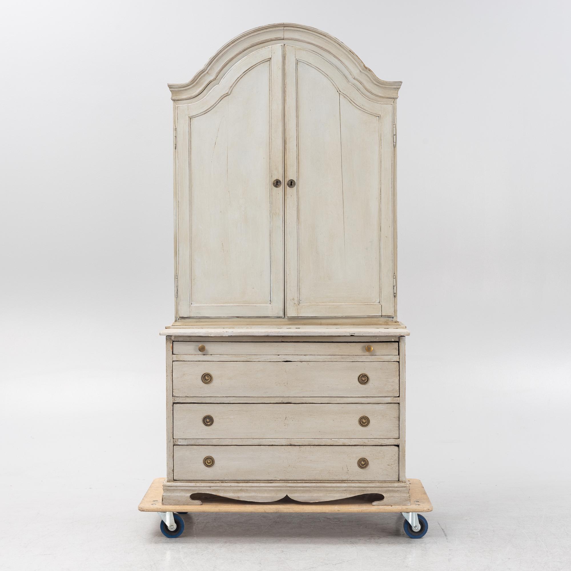 A cabinet, 19th Century.