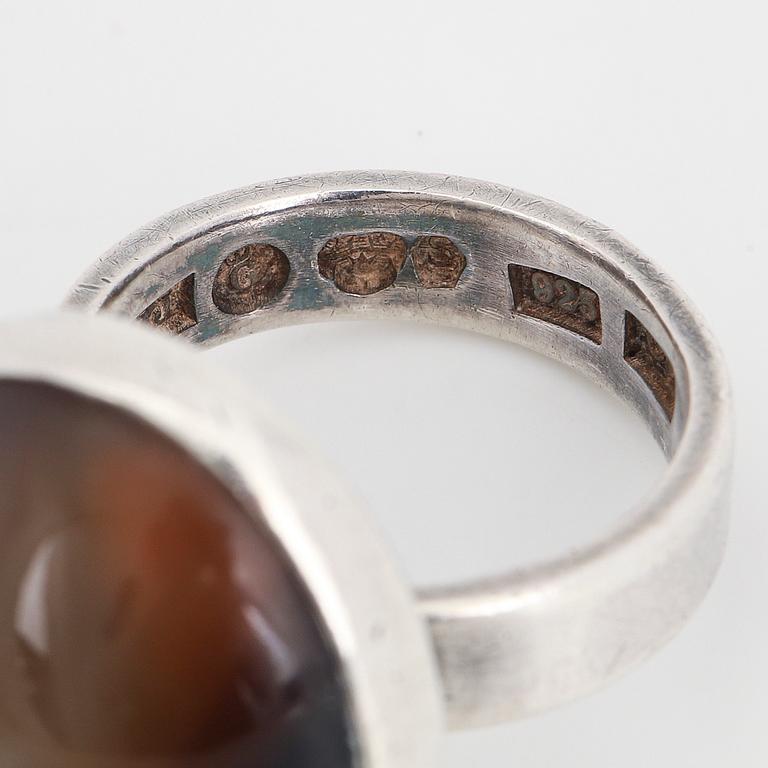 CECILIA JOHANSSON, a cabochon cut sardonyx ring made in Göteborg 1977.