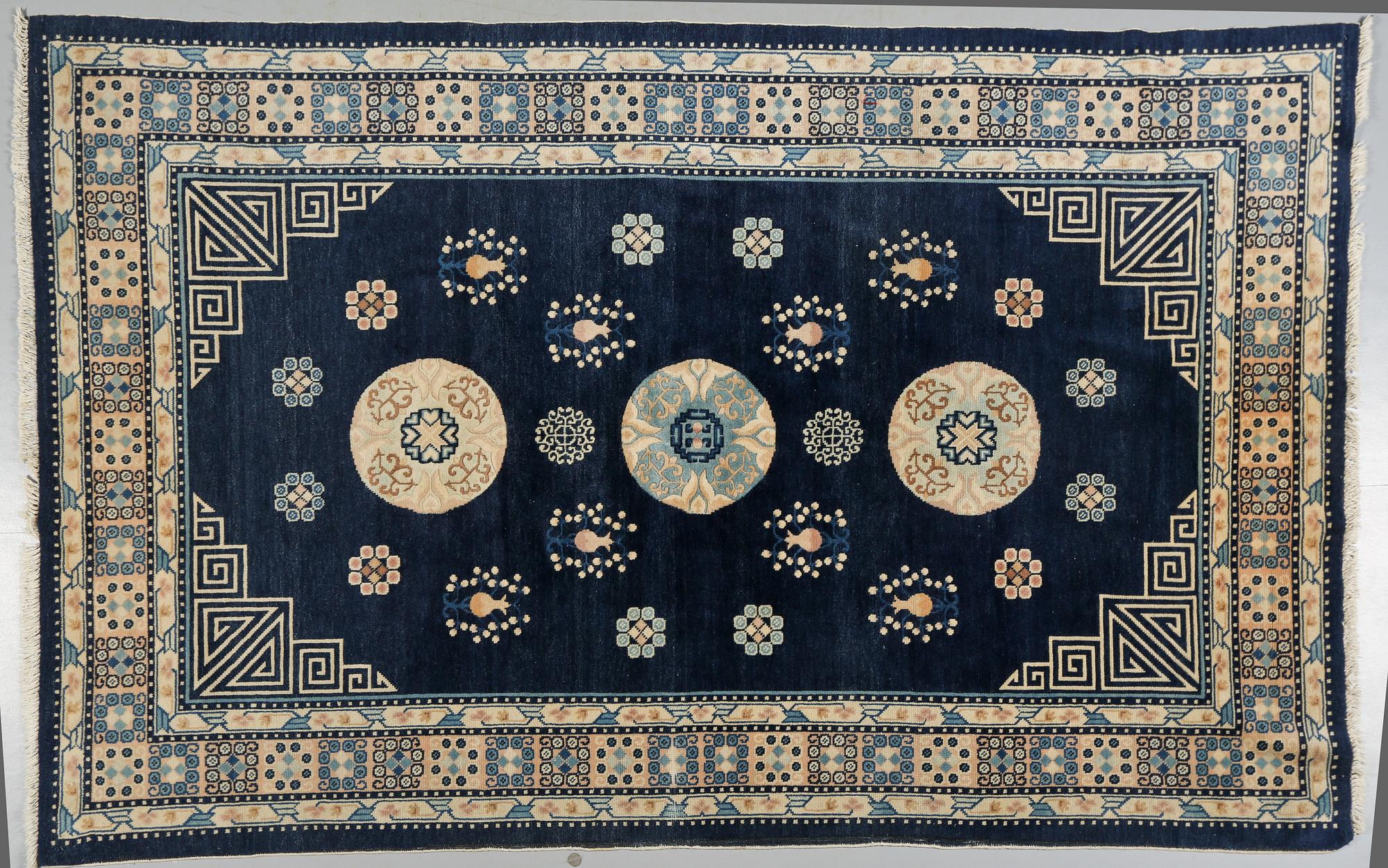 MATTA, Kina, old/semiantik, ca 240 x 153 cm.