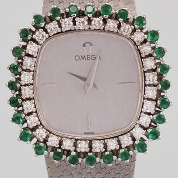 ARMBANDSUR, Omega, 18K vitguld med briljantslipade diamanter samt fasettslipade smaragder. Vikt 64,6 gram.