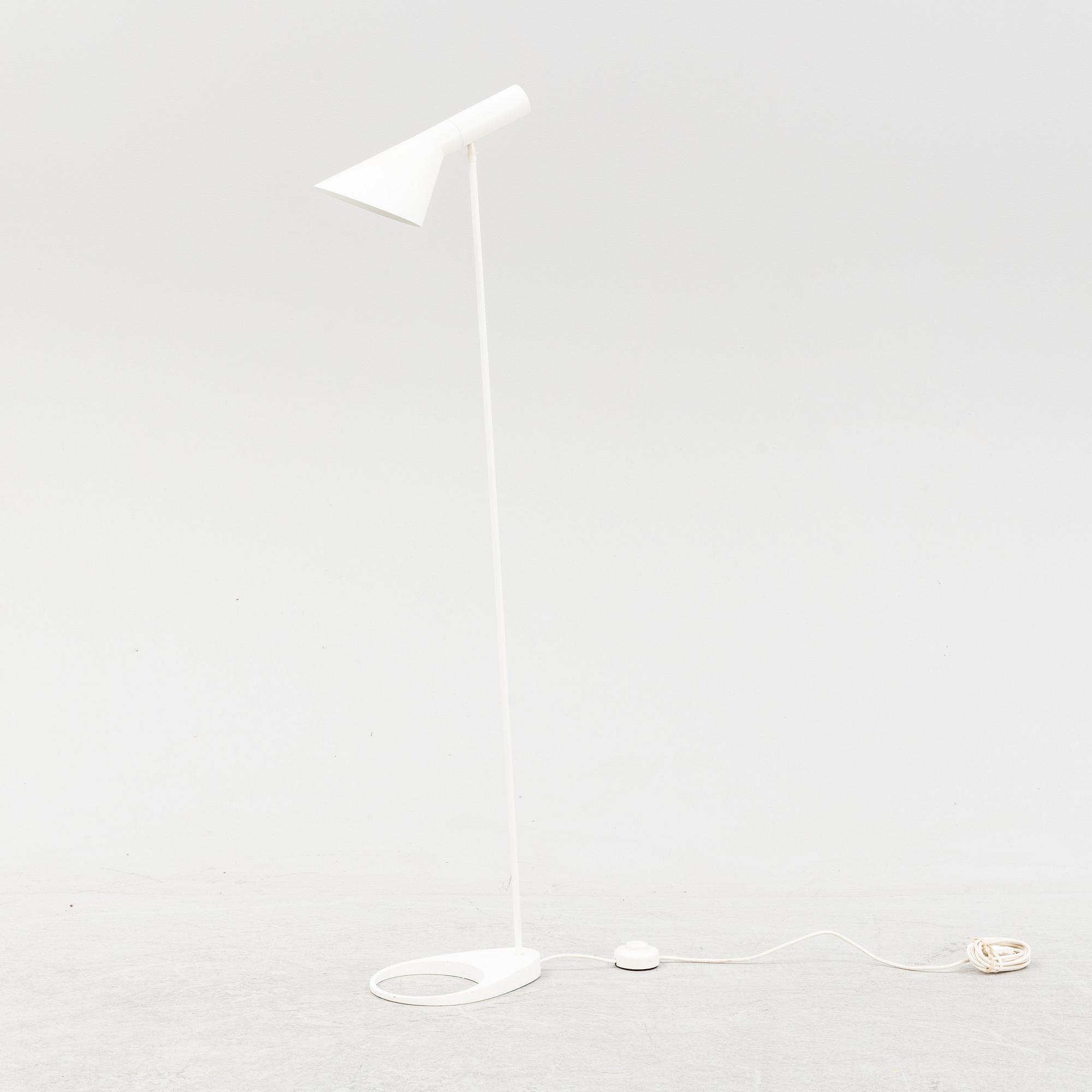 Arne Jacobsen, golvlampa, "AJ", Louis Poulsen, Danmark.