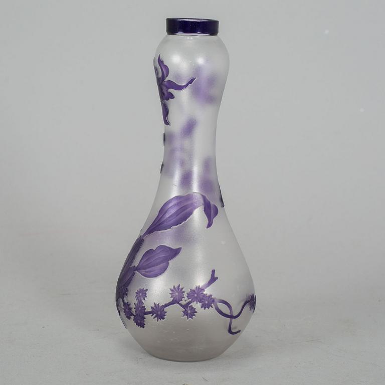 VAL-SAINT-LAMBERT, an Art Nouveau cameo glass vase,