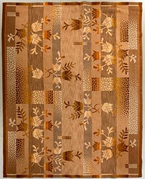 A 1940-s machine made carpet ca 350 x 244 cm.