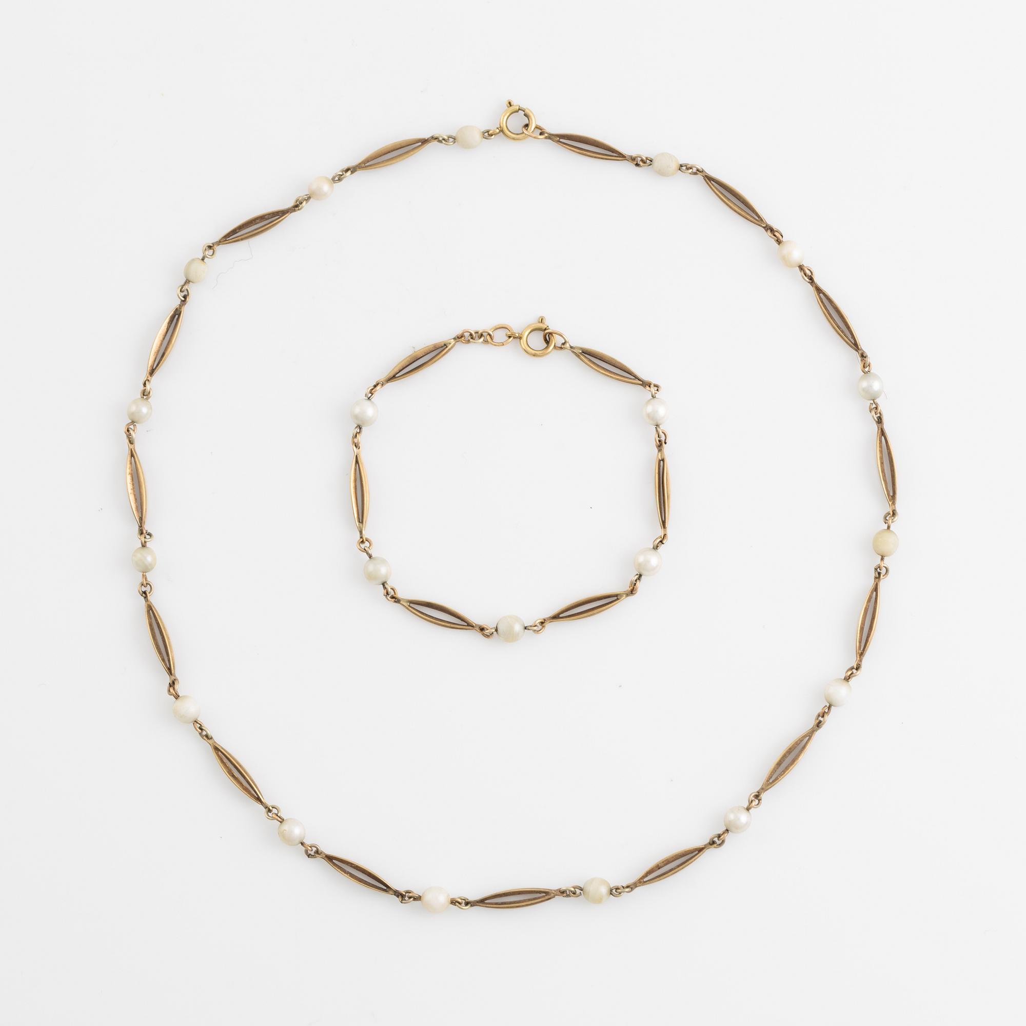 Bracelet and necklace, low fineness gold and pearls.