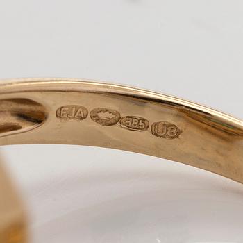 Ring, 14K gold, with an emerald and diamonds. Finnish import marks 1997.