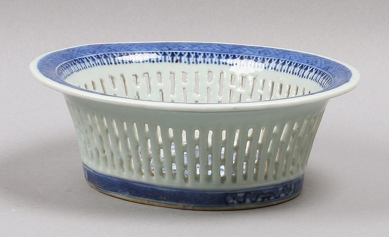 GALLERSKÅL, porslin, Qianlong, Kina.