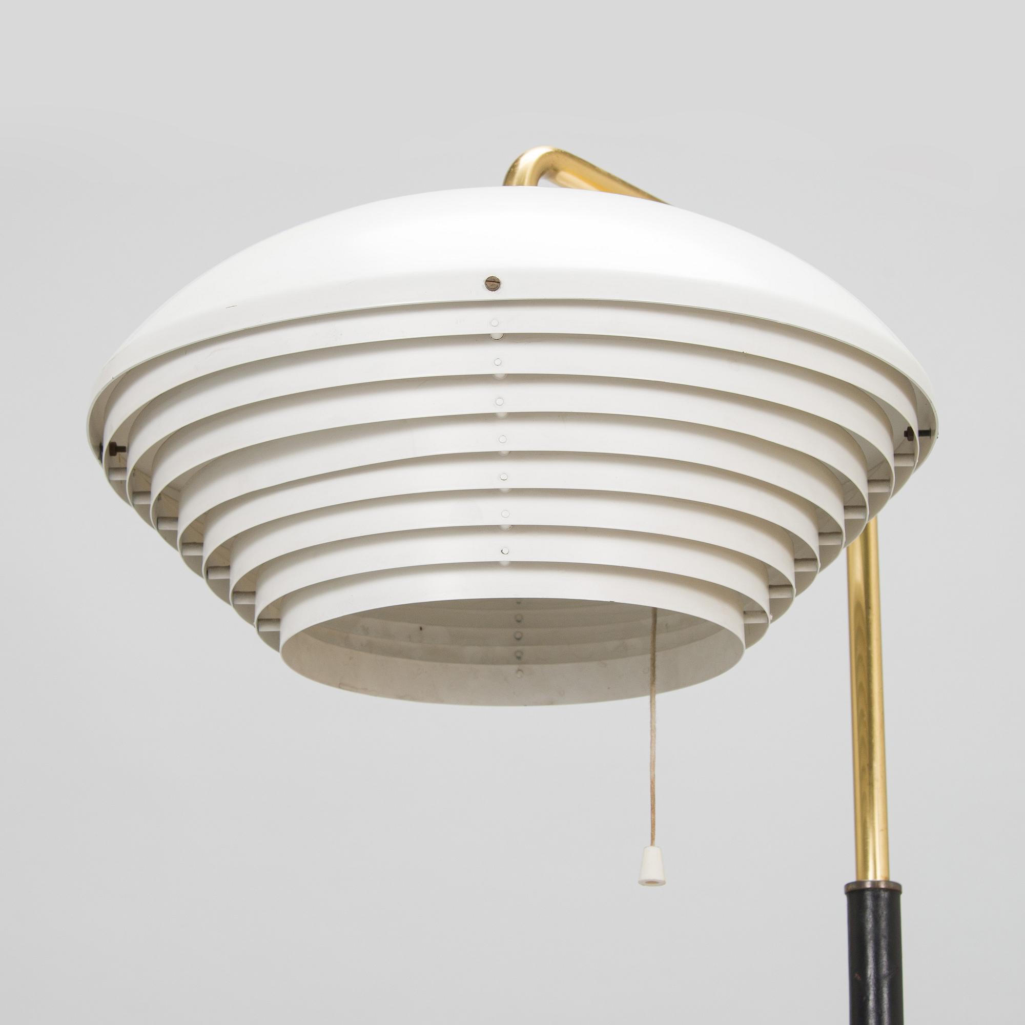 Alvar Aalto, lattiavalaisin, A811, Valaistustyö.