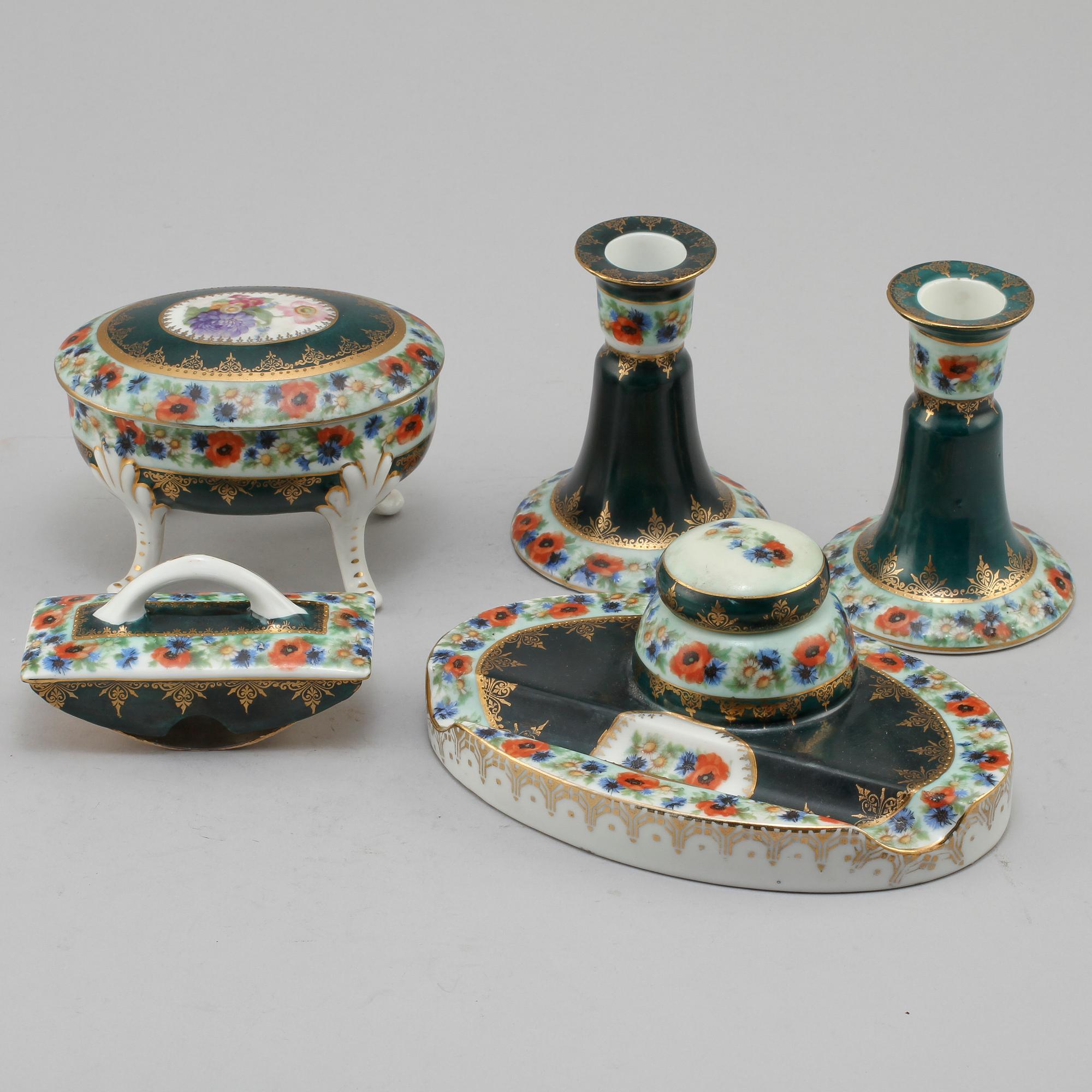 SKRIVBORDSSET, 5 delar, porslin, Wienliknande märke, omkring 1920.