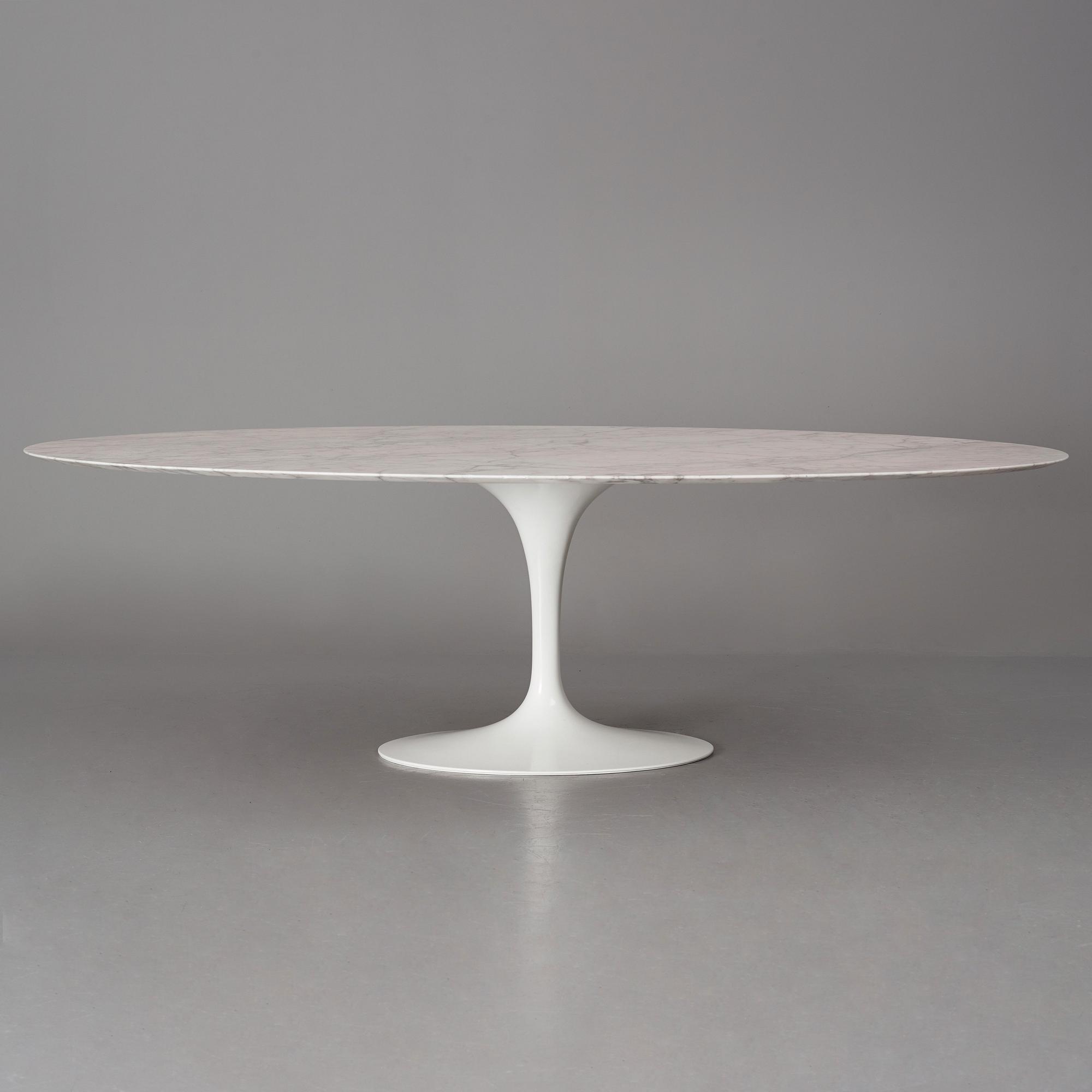 Eero Saarinen, a 'Tulip' dining table, Knoll International, 21st Century.