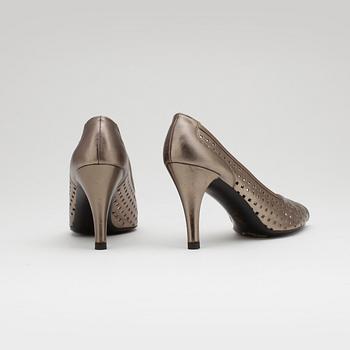 CHARLES JOURDAN, a pair of silver coloured leather pumps.