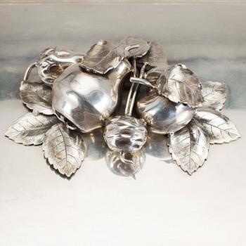 KAROTT MED LOCK, silver, 1900-tal. Ca 2600 g.