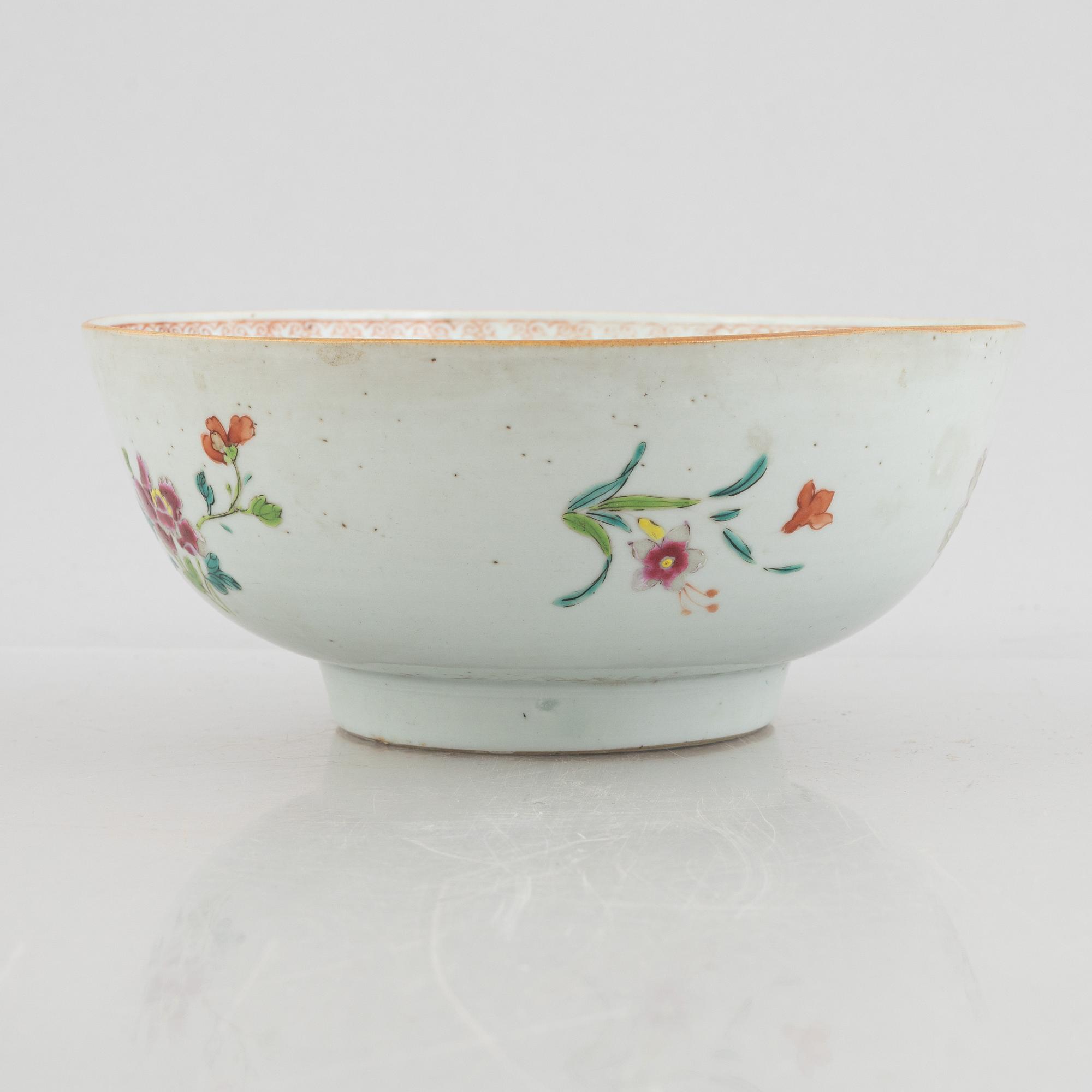A Chinese export porcelain bowl, Qing dynasty, Qianlong (1736-95).