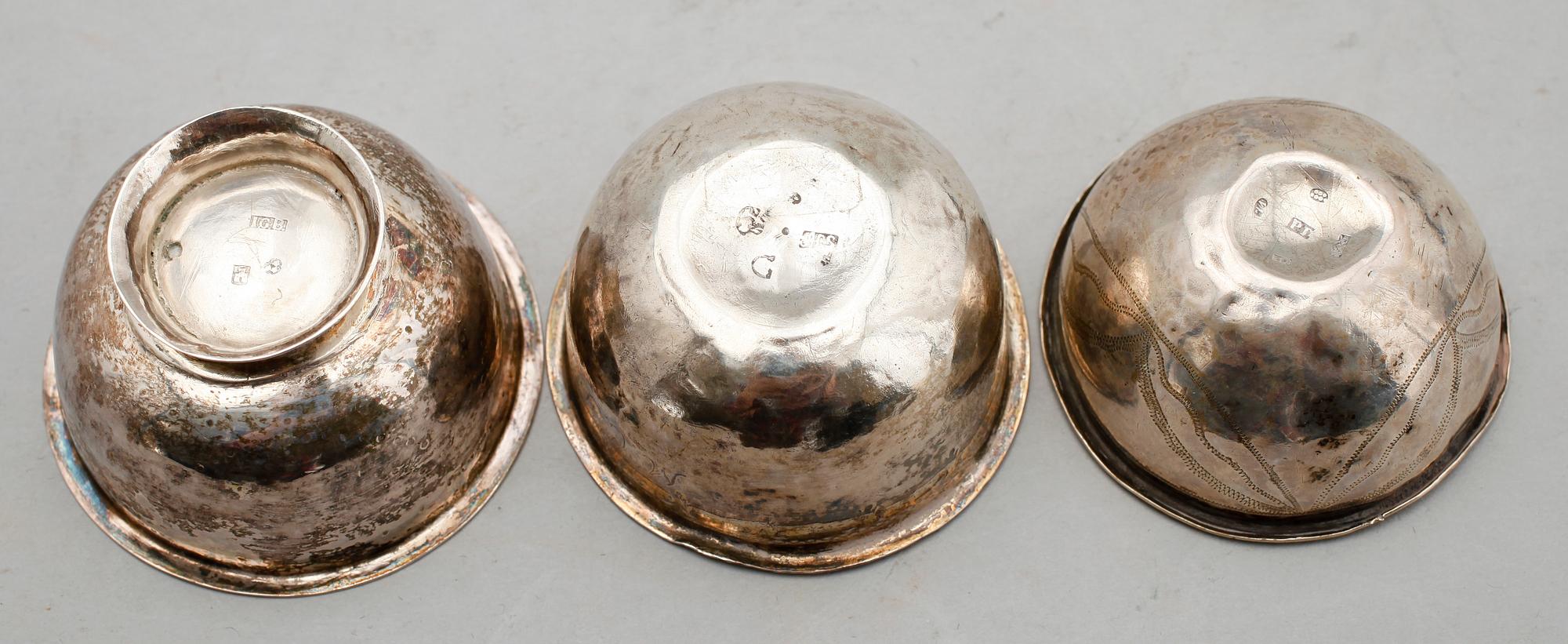 SUPKOPPAR, 3 st, silver, 1700-/1800-tal, bla Stockholm. Tot vikt 47 g.