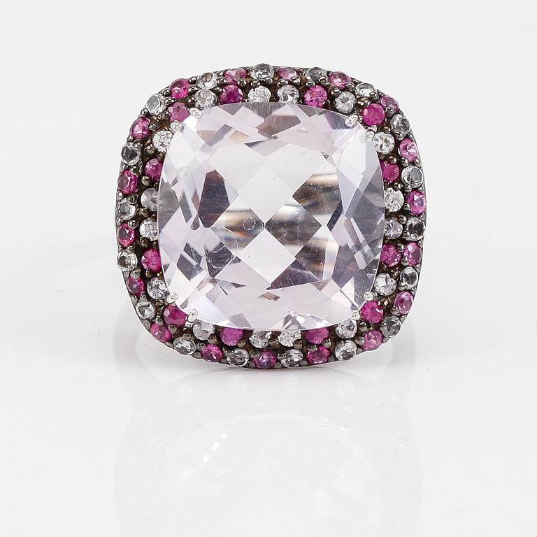 RING, silver, ametist, diamanter och rubiner.
