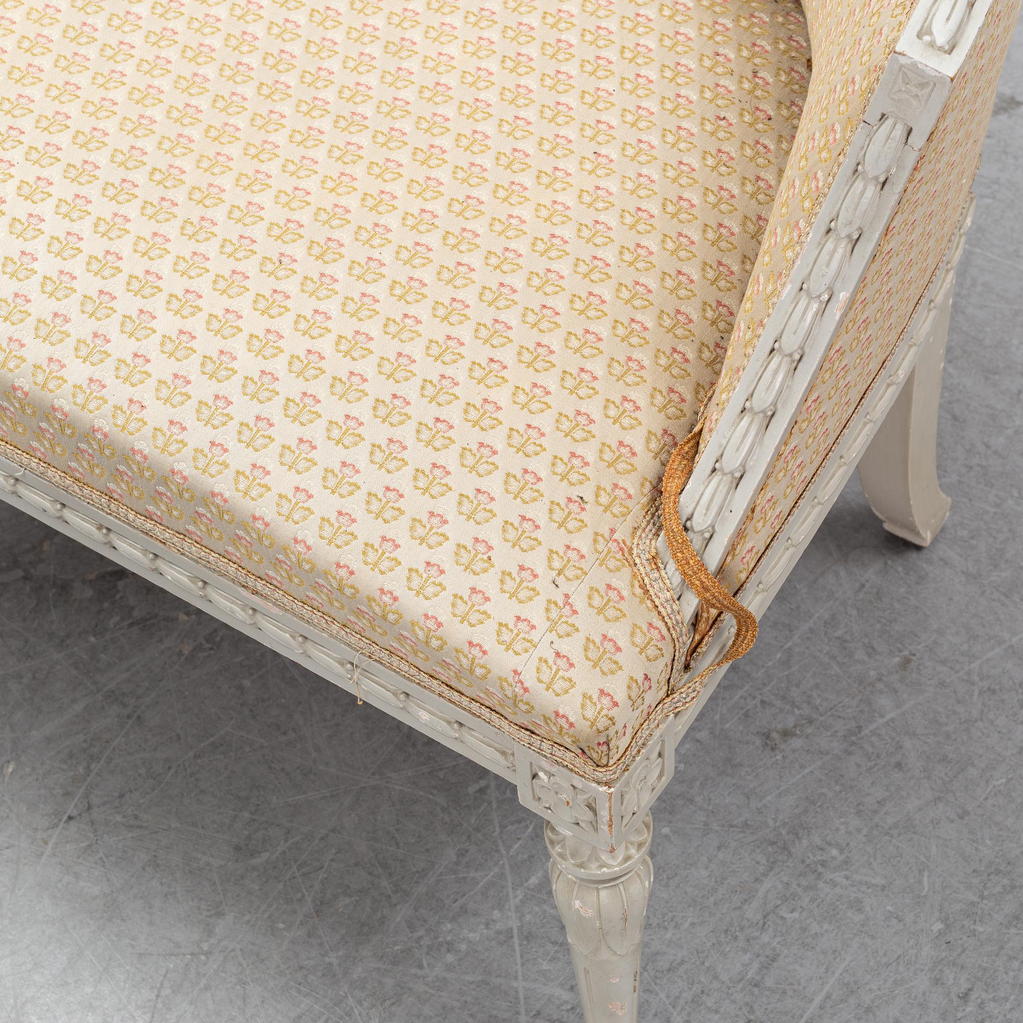 Salongsmöbel, två fåtöljer samt soffa, gustaviansk stil, 1900-talets början.