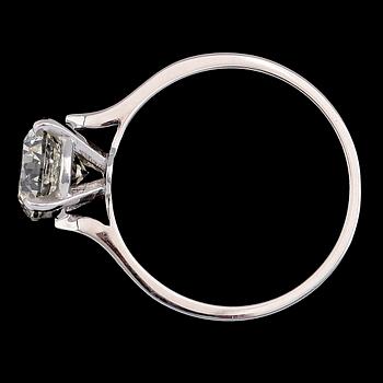 RING, 18K vitguld, solitär briljantslipad diamant ca 2.02 ct. Vikt ca 5 g.