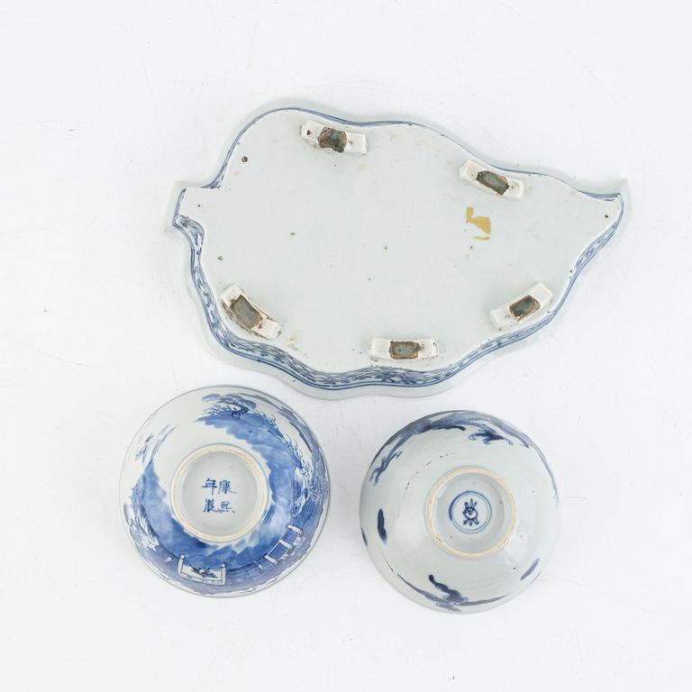 Two Chinese blue and white porcelain bowls and a dish, 19th century.